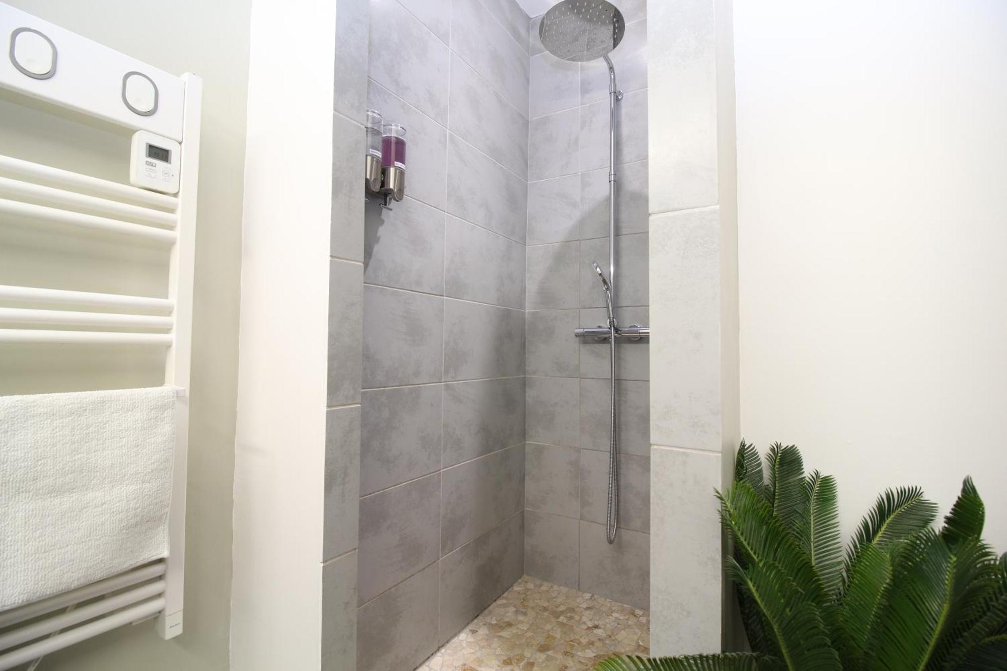 T3 Appartement Hypercentre Proche Commerce- Parking - 2 Chambres Wifi Gratuit Avignon Exterior photo